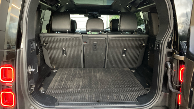 Land Rover Defender 3.0 D250 X-Dynamic HSE 110 5dr Auto Diesel Estate